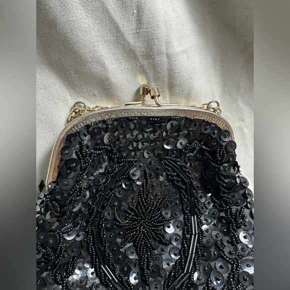 Vintage Elegant Beaded Sequins Black Clutch Bag with Gold Chain Made In HongKong - Picture 2 of 12